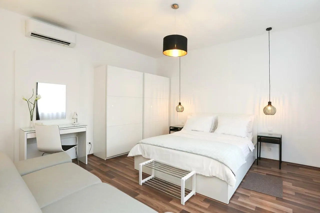 Marton & Martinis Superior Apartments - Spacious One-Room Apartments - Excellent Location Within Walking Distance Of Diocletian'S Palace And Bacvice Beach - The Best Restaurants Within Walking Distance - Buralux Properties Split