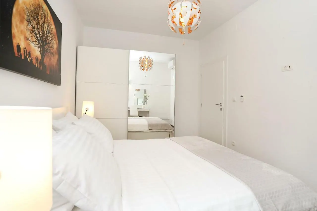 Marton & Martinis Superior Apartments - Spacious One-Room Apartments - Excellent Location Within Walking Distance Of Diocletian'S Palace And Bacvice Beach - The Best Restaurants Within Walking Distance - Buralux Properties Split