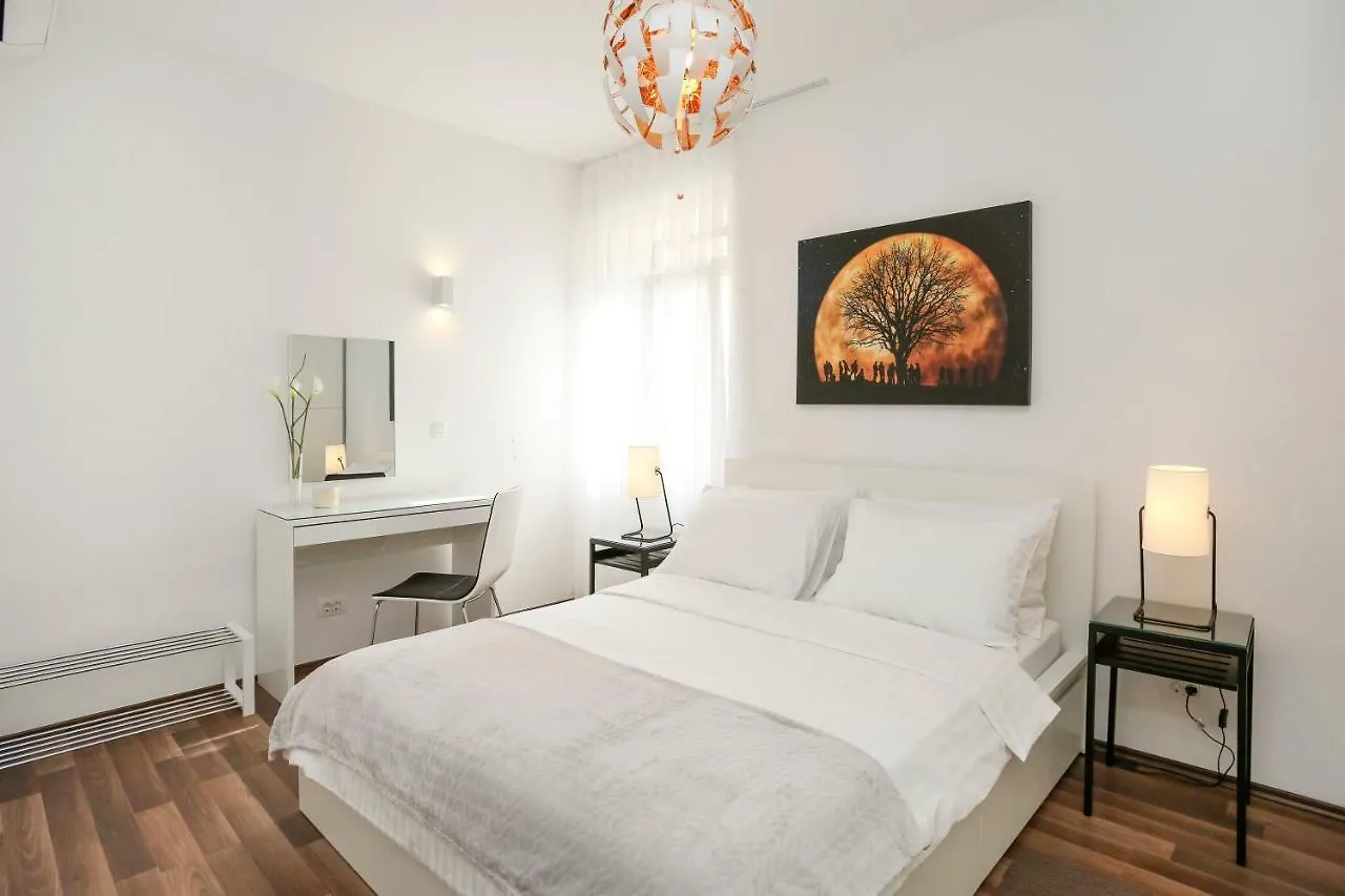 Marton & Martinis Superior Apartments - Spacious One-Room Apartments - Excellent Location Within Walking Distance Of Diocletian'S Palace And Bacvice Beach - The Best Restaurants Within Walking Distance - Buralux Properties Split