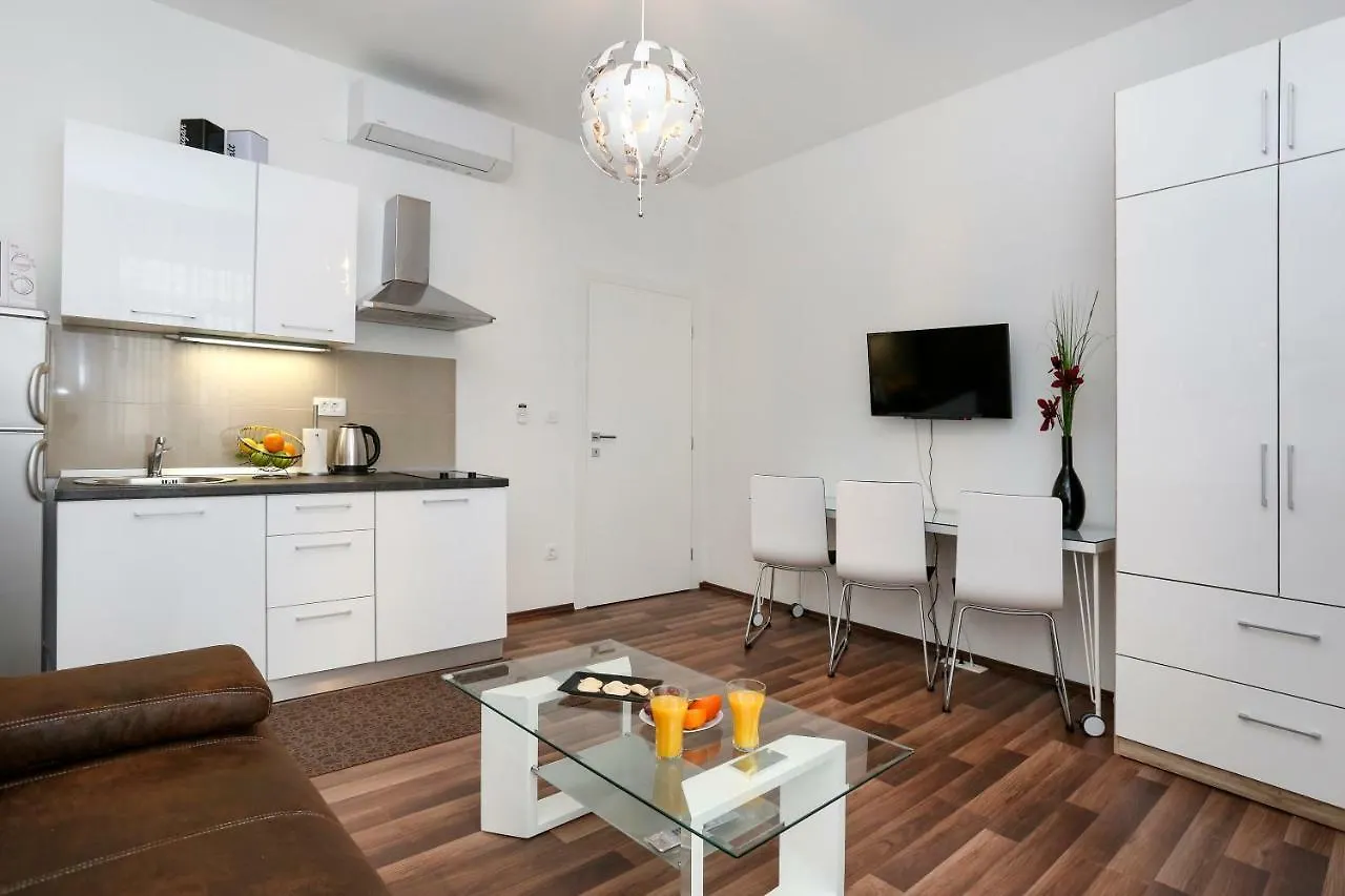 Marton & Martinis Superior Apartments - Spacious One-Room Apartments - Excellent Location Within Walking Distance Of Diocletian'S Palace And Bacvice Beach - The Best Restaurants Within Walking Distance - Buralux Properties Split