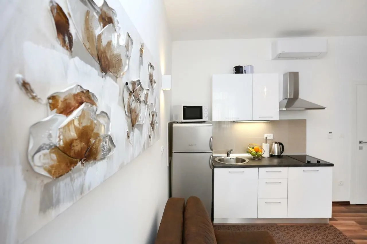 Marton & Martinis Superior Apartments - Spacious One-Room Apartments - Excellent Location Within Walking Distance Of Diocletian'S Palace And Bacvice Beach - The Best Restaurants Within Walking Distance - Buralux Properties Split 0*,