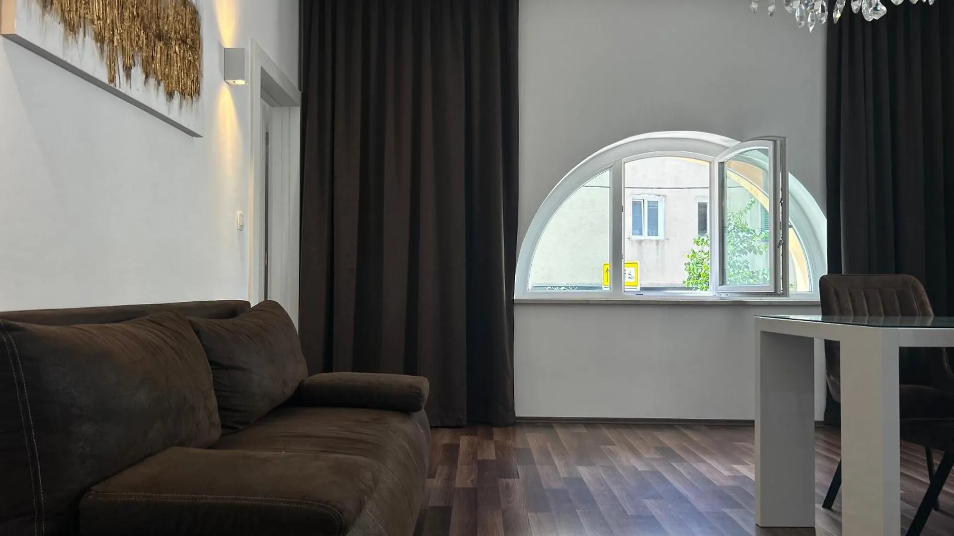 Marton & Martinis Superior Apartments - Spacious One-Room Apartments - Excellent Location Within Walking Distance Of Diocletian'S Palace And Bacvice Beach - The Best Restaurants Within Walking Distance - Buralux Properties 斯普利特 0*,  克罗地亚