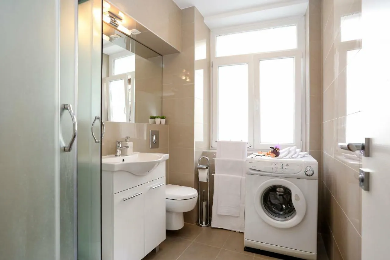 Marton & Martinis Superior Apartments - Spacious One-Room Apartments - Excellent Location Within Walking Distance Of Diocletian'S Palace And Bacvice Beach - The Best Restaurants Within Walking Distance - Buralux Properties 斯普利特